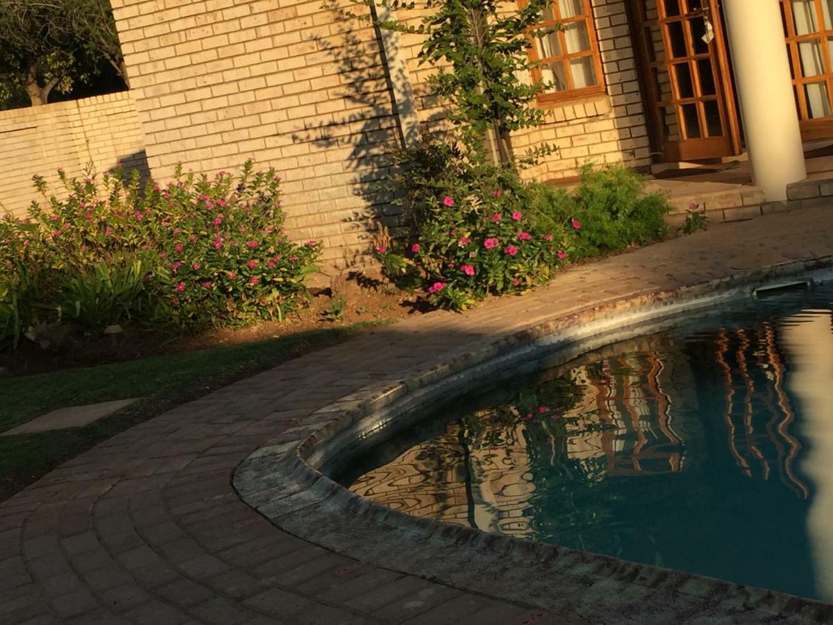 Leopard Park Guest House Mafikeng Esterno foto